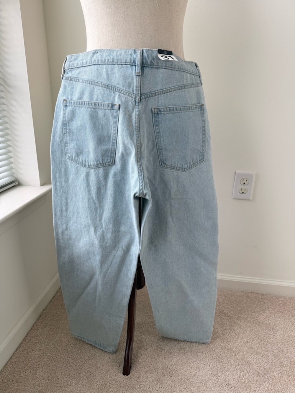 GAP High-Rise Relaxed Barrel Jeans in Light Blue - Picture 4 of 7